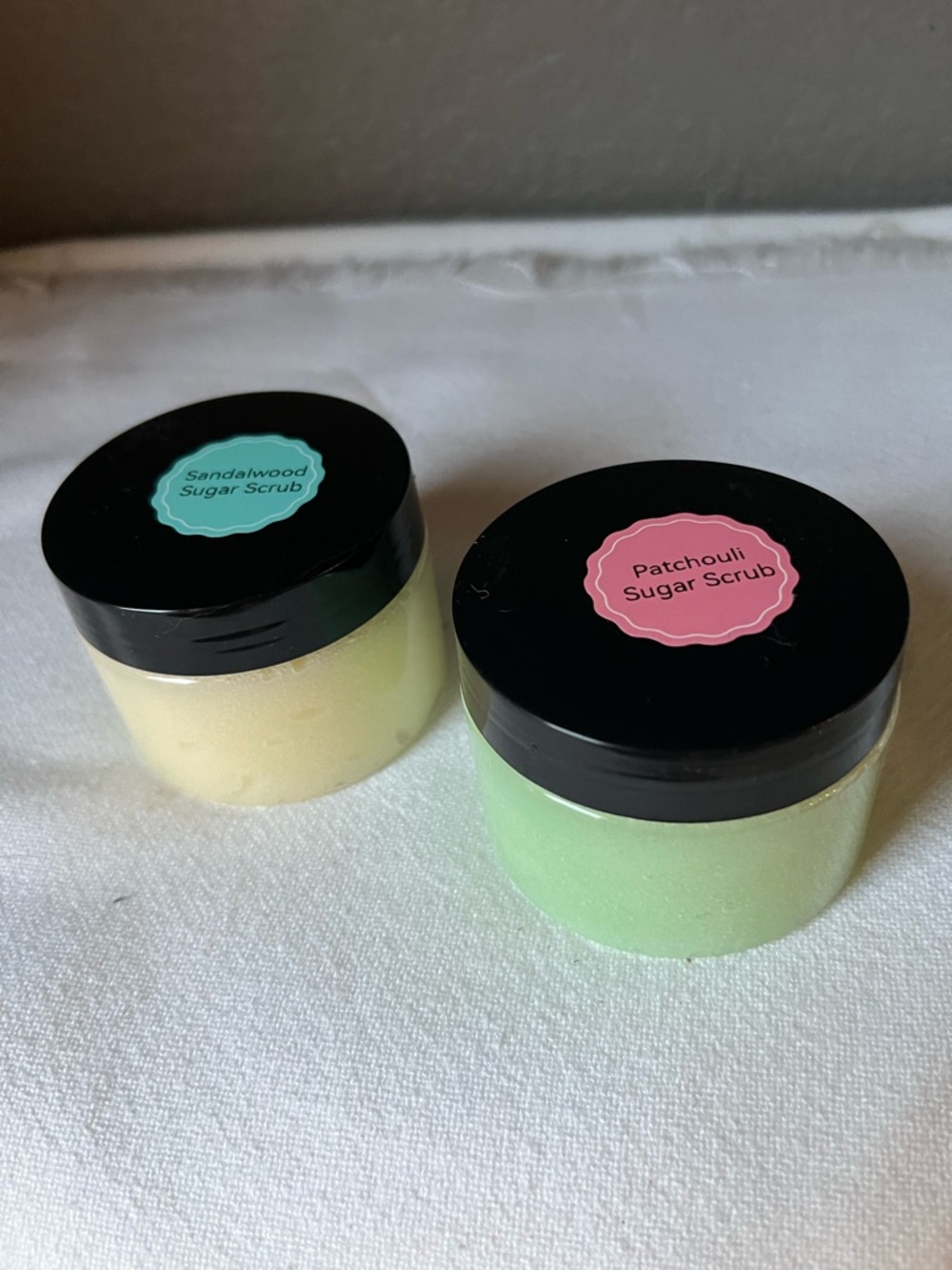 Sandalwood & Patchouli Sugar Scrub Duo - Yellow & Light Green - Picture 8 of 8